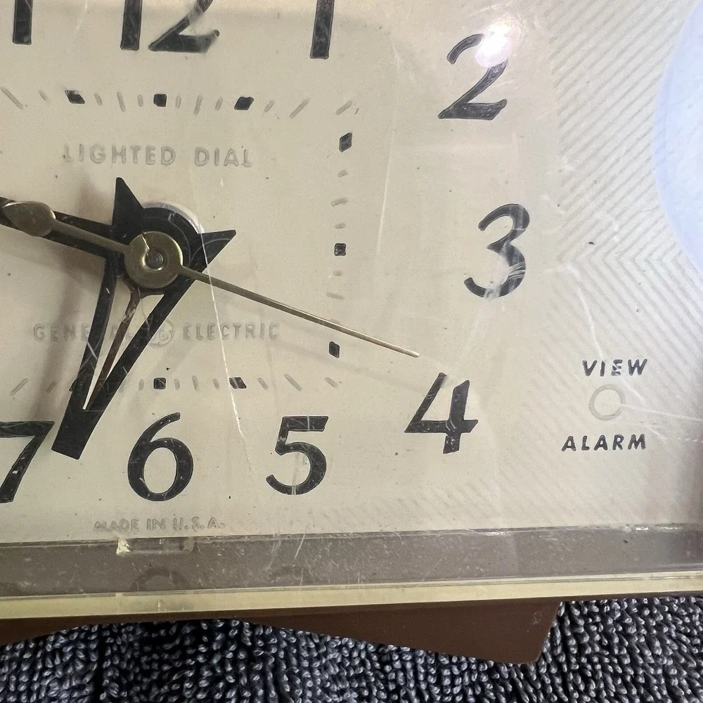 MCM Alarm Clock 7270KA, GE Plug in Brown Analog Grandmacore Cottagecore